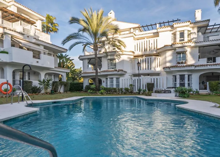 Elegant Penthouse With Private Rooftop Sun Deck In Naranjos,