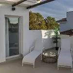 Elegant Penthouse With Private Rooftop Sun Deck In Naranjos, 公寓 马尔韦利亚