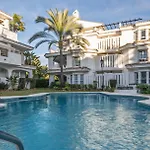Elegant Penthouse With Private Rooftop Sun Deck In Naranjos,