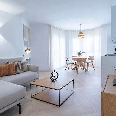 Elegant Penthouse With Private Rooftop Sun Deck In Naranjos, * 马尔韦利亚