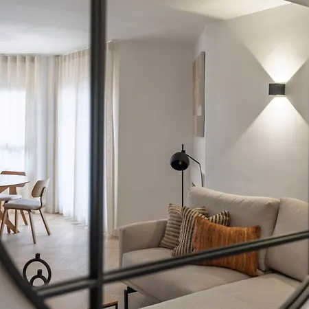 Elegant Penthouse With Private Rooftop Sun Deck In Naranjos, 公寓 马尔韦利亚