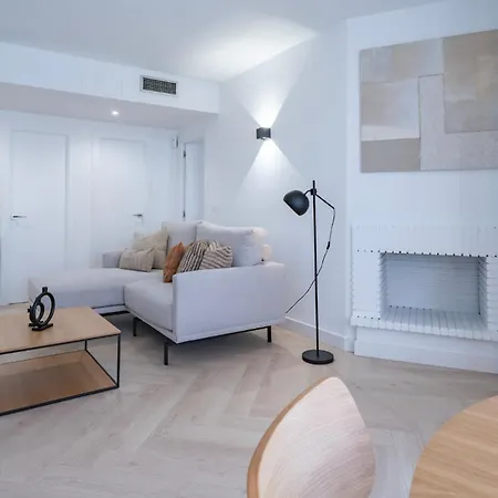公寓 Elegant Penthouse With Private Rooftop Sun Deck In Naranjos, 马尔韦利亚