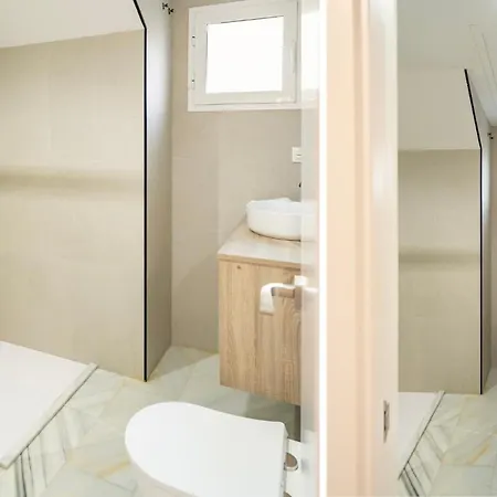 Elegant Penthouse With Private Rooftop Sun Deck In Naranjos,