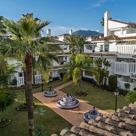 Elegant Penthouse With Private Rooftop Sun Deck In Naranjos, Апартаменти Марбелья