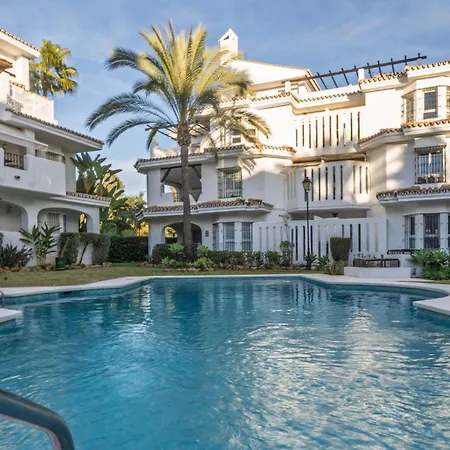 Elegant Penthouse With Private Rooftop Sun Deck In Naranjos,