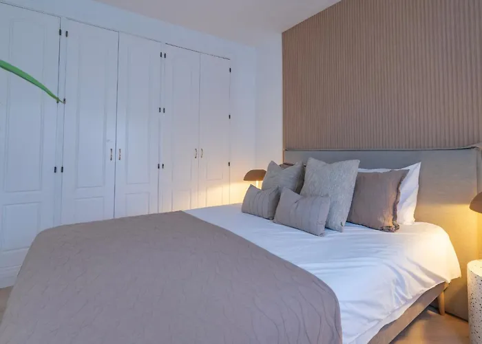 Elegant Penthouse With Private Rooftop Sun Deck In Naranjos, شقة