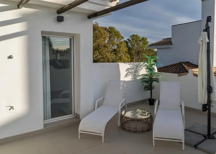 Elegant Penthouse With Private Rooftop Sun Deck In Naranjos, شقة ماربيا