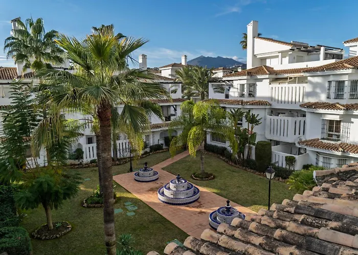 Elegant Penthouse With Private Rooftop Sun Deck In Naranjos, شقة ماربيا