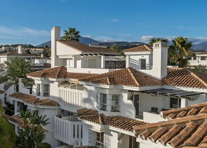 Elegant Penthouse With Private Rooftop Sun Deck In Naranjos, ماربيا