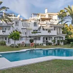 Elegant Penthouse With Private Rooftop Sun Deck In Naranjos, Apartamento