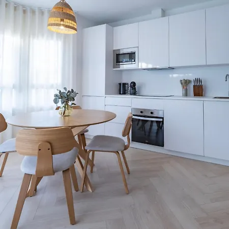 Elegant Penthouse With Private Rooftop Sun Deck In Naranjos, * 马尔韦利亚