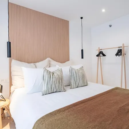 Апартаменты Elegant Penthouse With Private Rooftop Sun Deck In Naranjos,