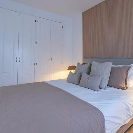 Elegant Penthouse With Private Rooftop Sun Deck In Naranjos, Апартаменты