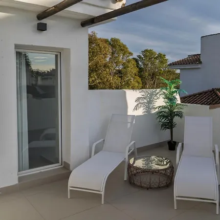 Elegant Penthouse With Private Rooftop Sun Deck In Naranjos, Апартаменты Марбелья