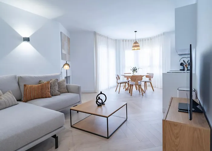 Elegant Penthouse With Private Rooftop Sun Deck In Naranjos, * 马尔韦利亚