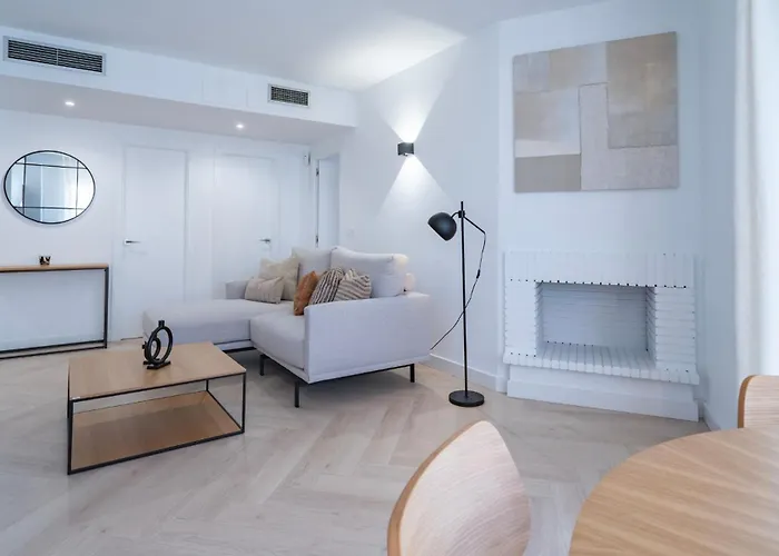 公寓 Elegant Penthouse With Private Rooftop Sun Deck In Naranjos, 马尔韦利亚