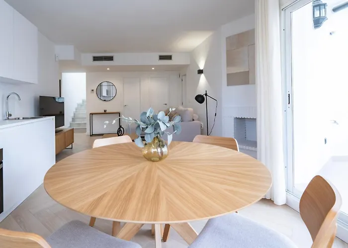 公寓 Elegant Penthouse With Private Rooftop Sun Deck In Naranjos, 马尔韦利亚