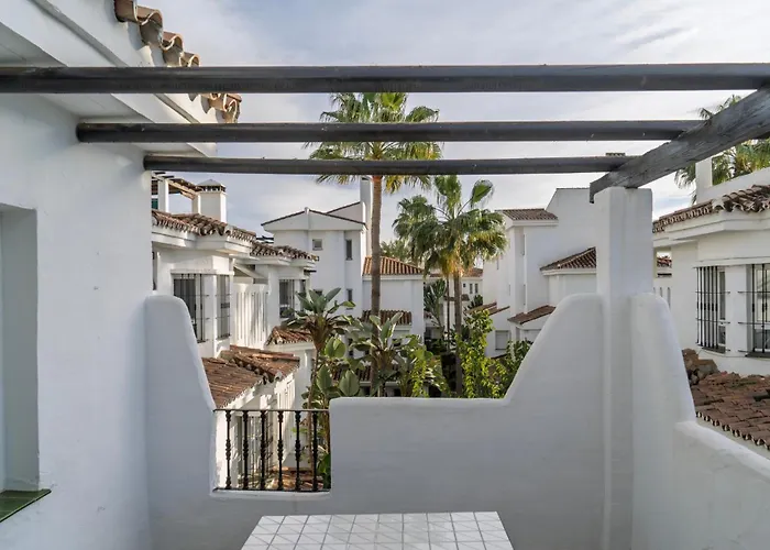 Elegant Penthouse With Private Rooftop Sun Deck In Naranjos, 公寓 马尔韦利亚