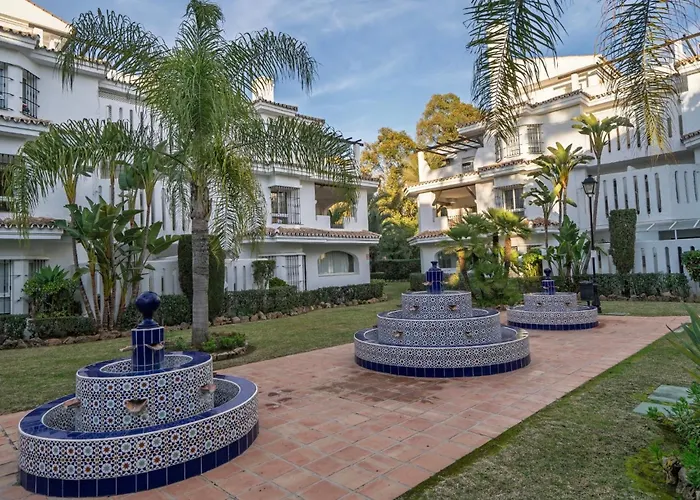 Elegant Penthouse With Private Rooftop Sun Deck In Naranjos, 公寓