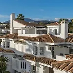 Elegant Penthouse With Private Rooftop Sun Deck In Naranjos, Μαρμπέλλα